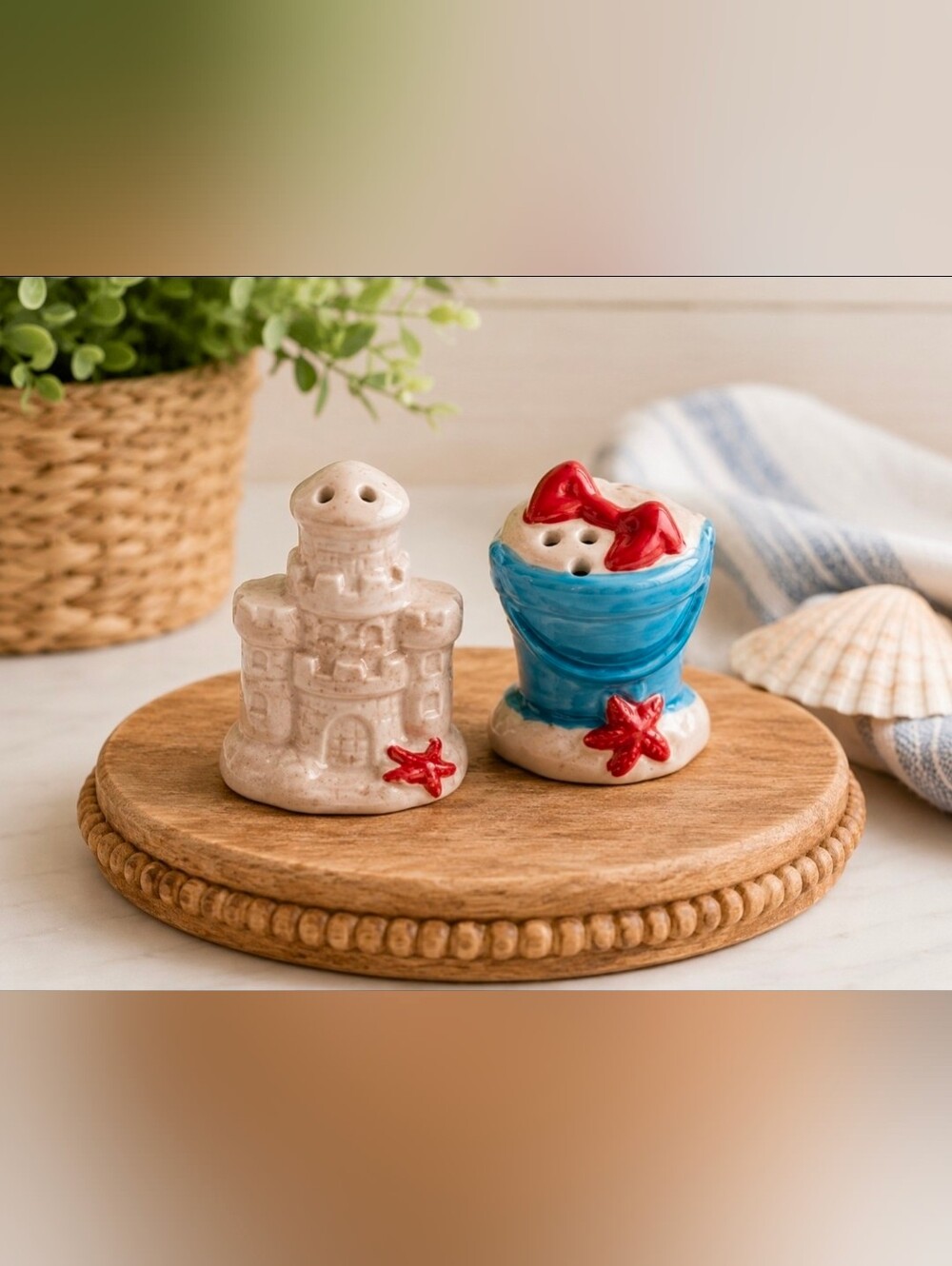 Beach-themed salt & pepper shaker set